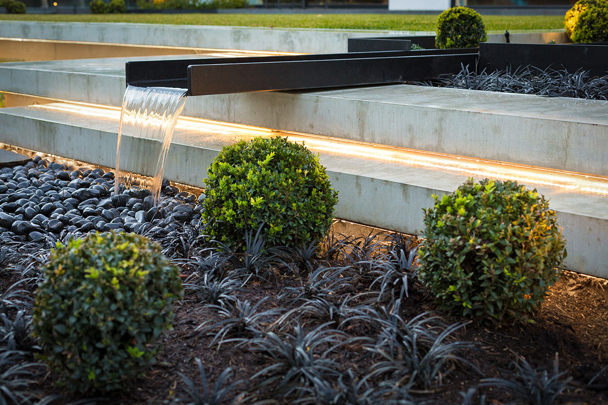 LINEAR LIGHTING - Gardens at Night